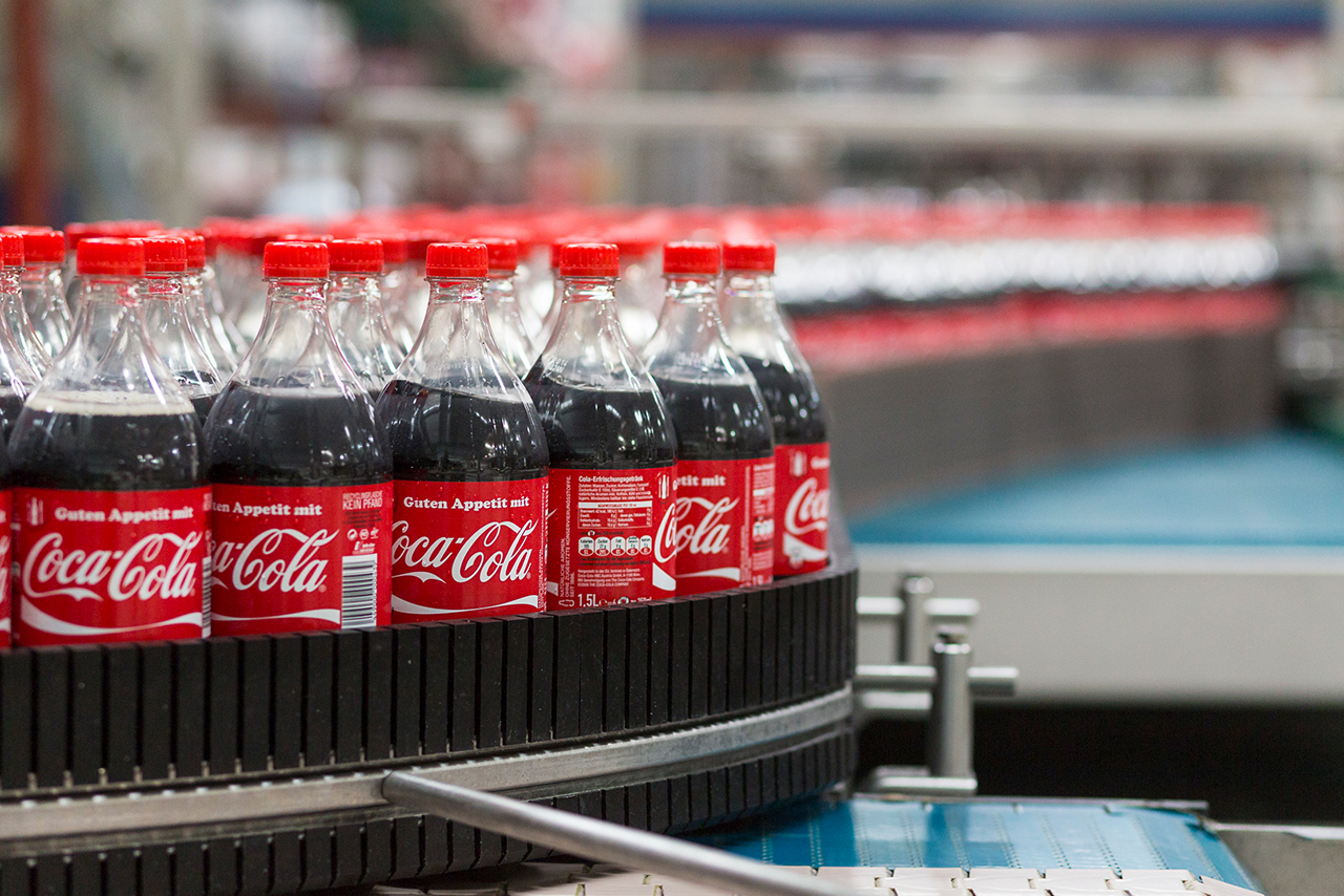 Wie Viele Coca Cola Flaschen Werden Täglich Verkauft GS1 Standards im Konsumgüterbereich